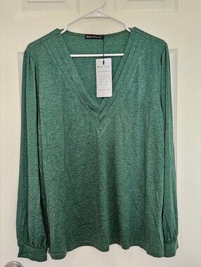 Emerald V-Neck Long Sleeve Top